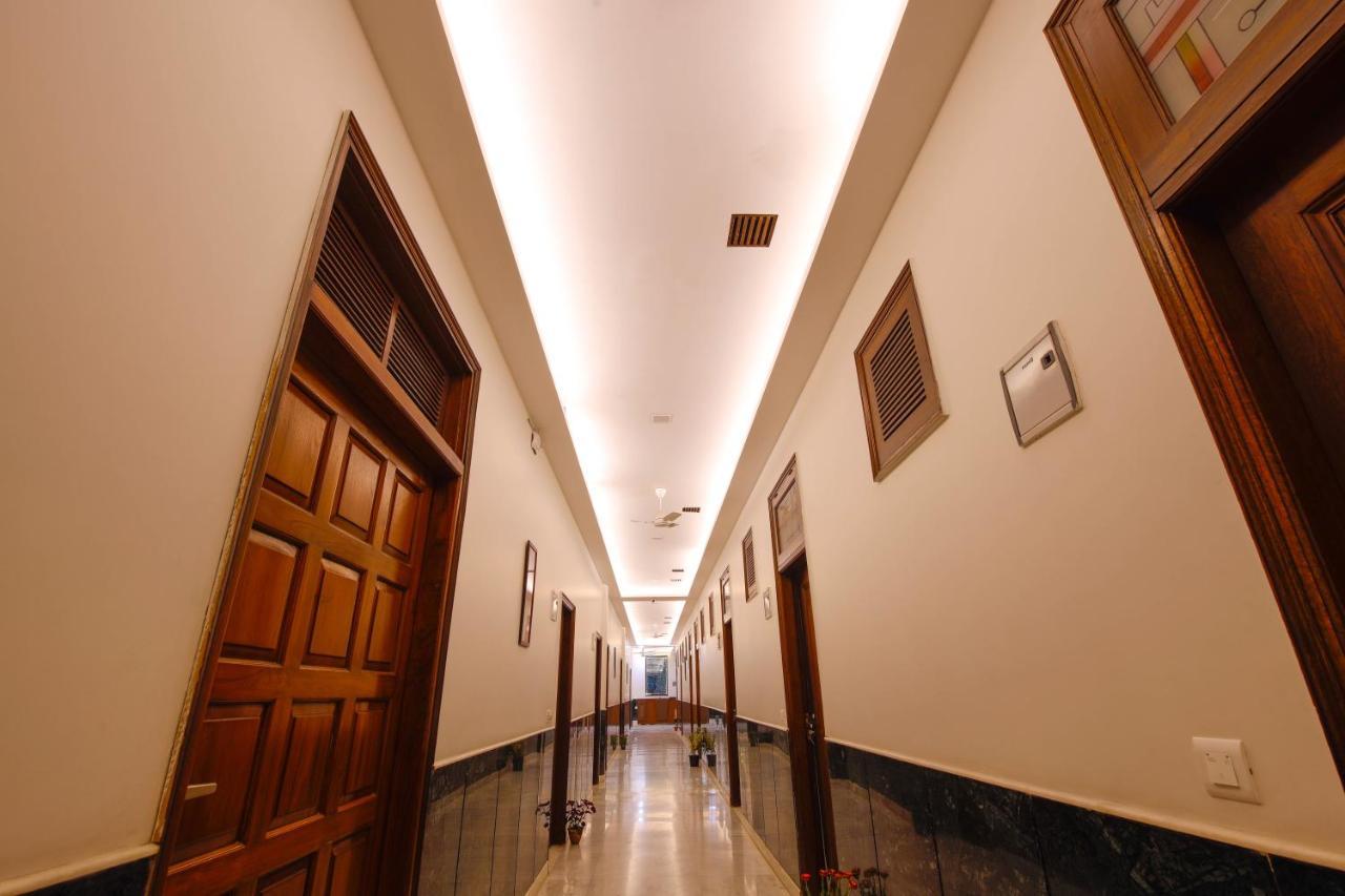 Peepal Tree Residency Near Max Hospital Saket Bed & Breakfast New Delhi Bagian luar foto