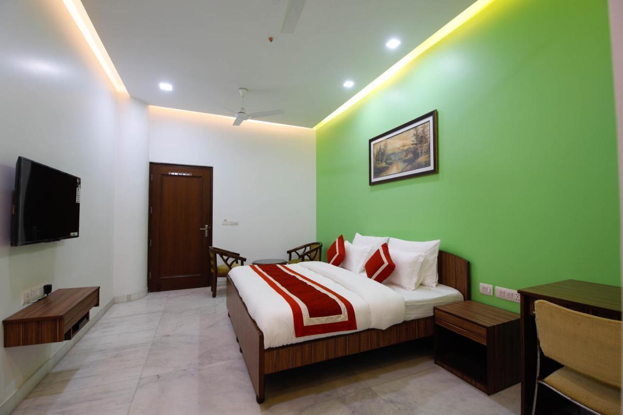 Peepal Tree Residency Near Max Hospital Saket Bed & Breakfast New Delhi Bagian luar foto